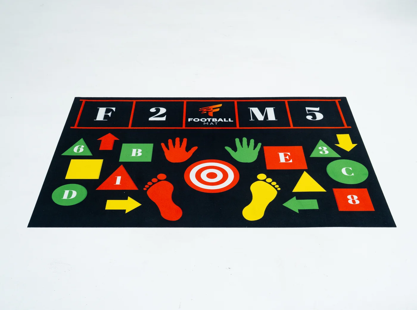 Mata do treningu motorycznego ActiveKids MAT z kolorowymi polami, strzałkami i śladami stóp, widok z góry Mata do treningu motorycznego ActiveKids MAT z kolorowymi polami, strzałkami i śladami stóp, widok z góry